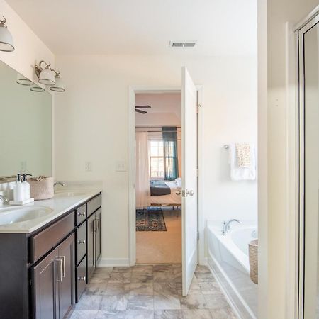 Near Clt Airport - 4Bd - Backyard - Balcony Villa Charlotte Exterior photo